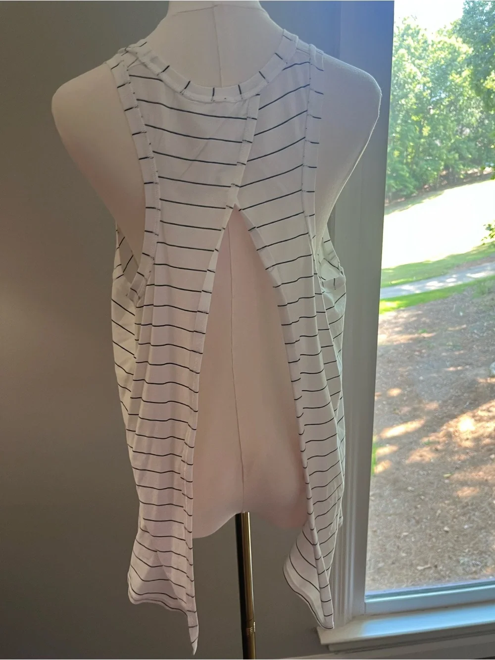 Lululemon Women’s Striped workout Up Tank - White/Black- open back - like new-10